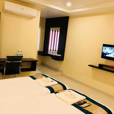 Hotel Fortune M R Grands Suluru Экстерьер фото