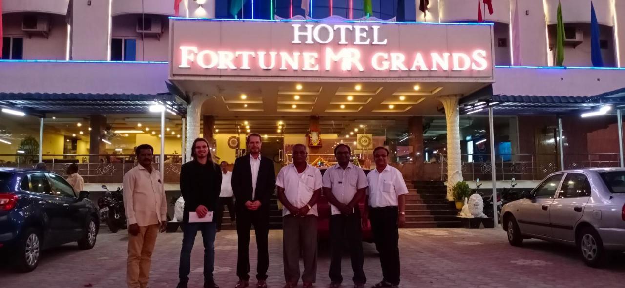 Hotel Fortune M R Grands Suluru Экстерьер фото